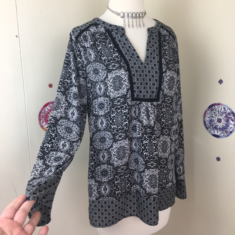 Offer   DR2 black white boho mandala print long sleeve top size small